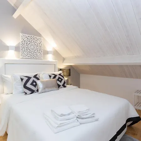 Loureiro Apartment *